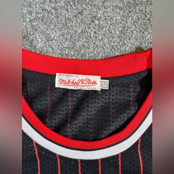 Vintage Chicago Bulls men’s Mitchell & Ness #23 Michael Jordan Jersey Size XL - Picture 4 of 10